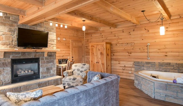 Cozy Lodge Fireplace Suite in Ohio's Amish Country