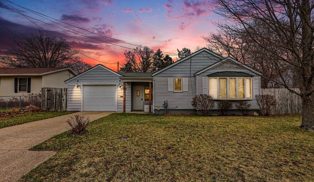 Cozy Muskegon Getaway Near Lake Michigan with Pool