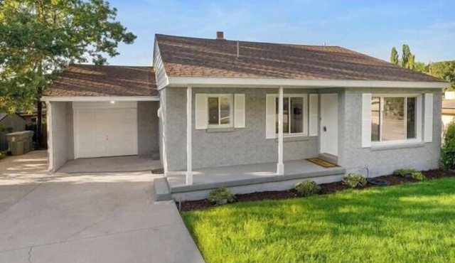 Cozy Ogden Retreat Large Yard Waffles Too!