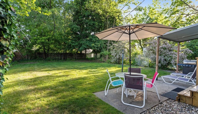 Cozy Pet Friendly Home | Minutes from Lake Michigan