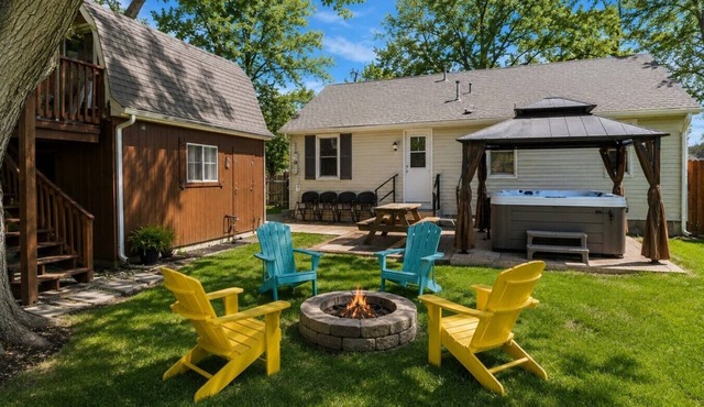 Cozy Port Clinton Getaway w/Hot Tub
