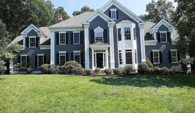 Cozy Romantic Single Family Home - 5 mins from a State Park