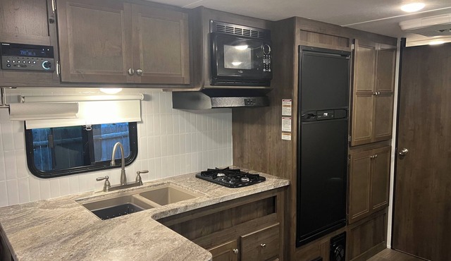 Cozy RVnB with 1 bedroom and WiFi, AC in Southshore