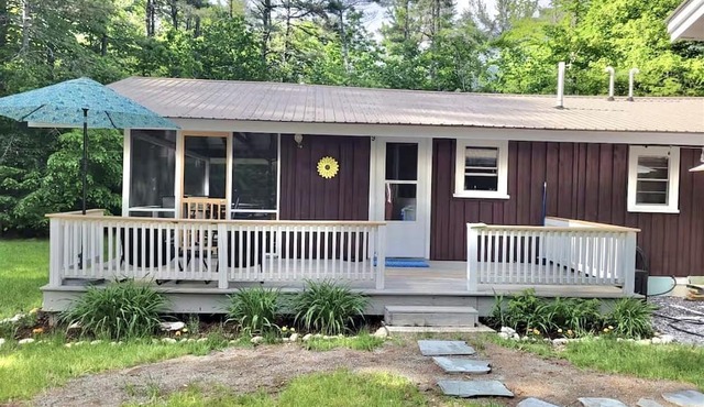 Cozy Sebago Lake Cabin with Private Boat Access, Guest House and Kayaks, Sebago Maine