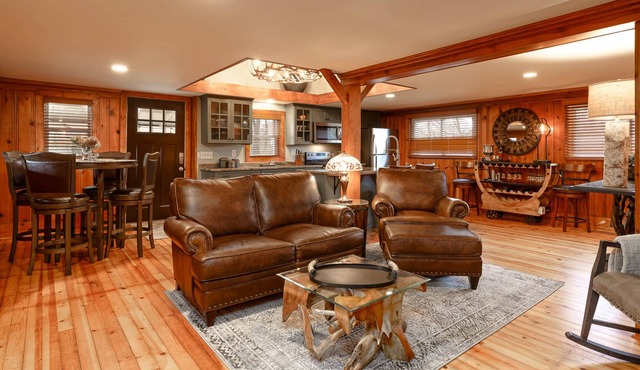 Cozy Secluded Cabin Retreat 30Ac. Horse & Pony Ranch with Pool River & Trails