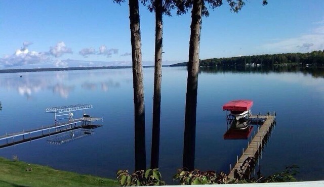 Cozy secluded cottage on Mullett Lake!