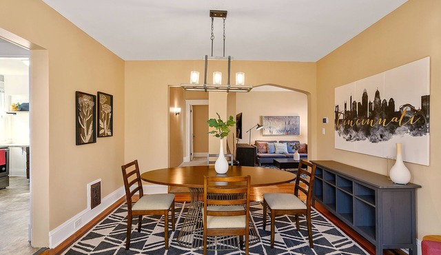 Cozy & Spacious 2 Bed Apartment in Clifton Gaslight - Minutes from Everything!