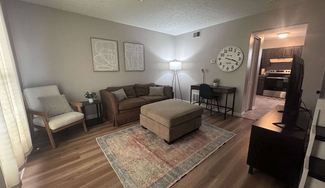 Cozy Spacious 2 Bedroom Townhouse Near Bardstown!