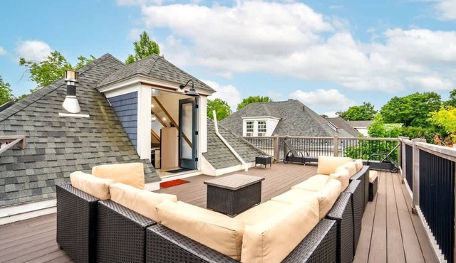 Cozy Stay w/Roof Deck | Parking | 5 Min Downtown