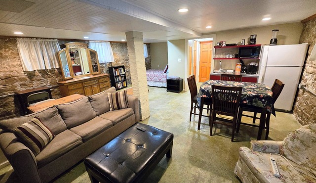 Cozy studio on the Fashionable East Side of Milwaukee