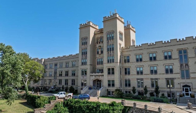Cozy Suite in Historic Marymount
