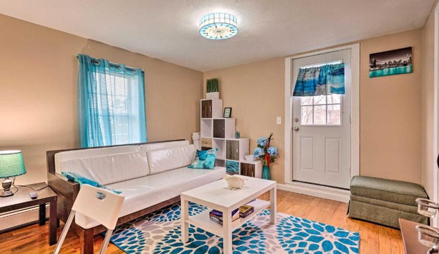 Cozy Third-Story Apartment in Dtwn Brockton!