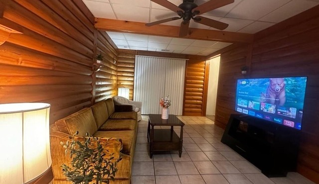 Cozy townhouse in West Lawrence