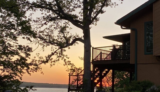 Cozy Truman Lake Cabin!nnFishing, hiking, swimming and boat ramp