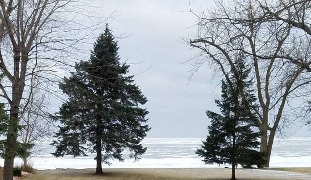 Cozy Upper on Lake Winnebago