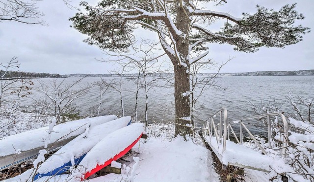 Cozy Waterfront Cottage on Montsweag Bay!
