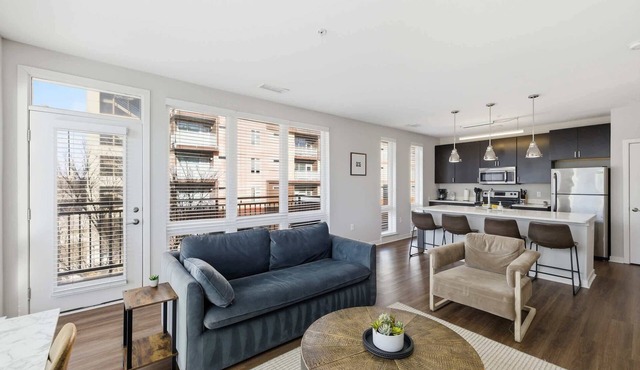 CozySuites | 3BR Monument Circle, Indy with parking