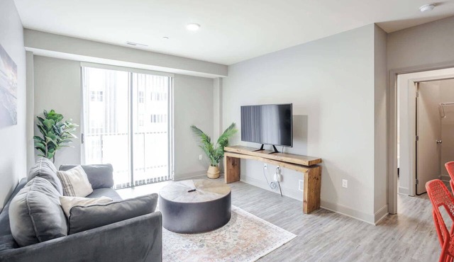 CozySuites at the Banks gym, pool 16