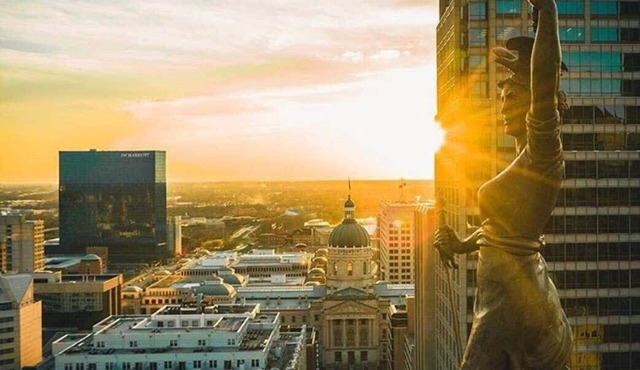 CozySuites l 2BR, Monument Circle, Indy