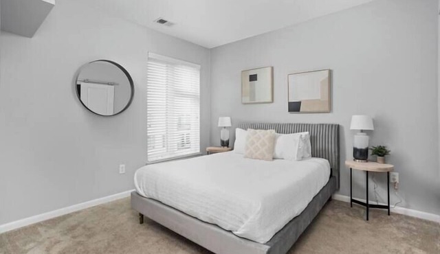 CozySuites l Roomy 1BR, Monument Circle, Indy