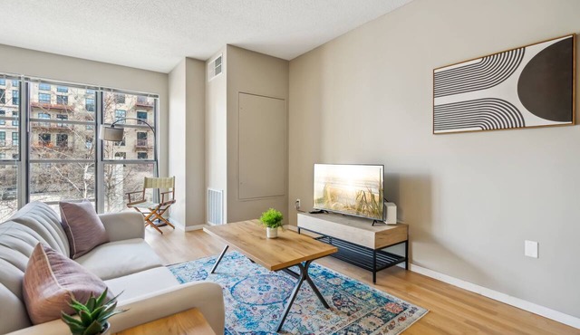CozySuites Mill District with pool, gym #03