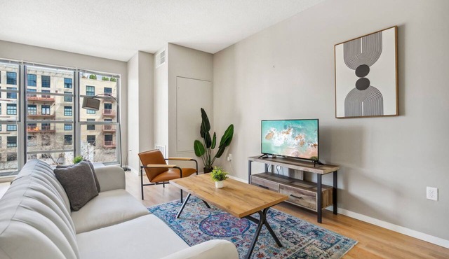 CozySuites Mill District with pool, gym #04