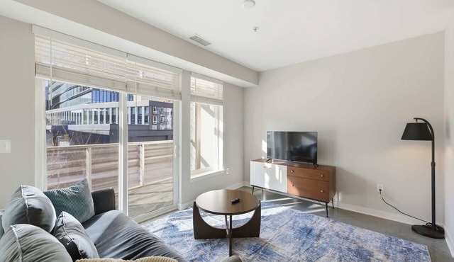 CozySuites | Modern 1BR Monument Circle w/parking