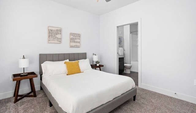 CozySuites Nora 2BR next to Whole Foods