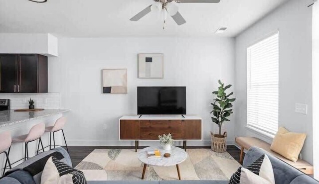 CozySuites Stunning 4BR next to Whole Foods