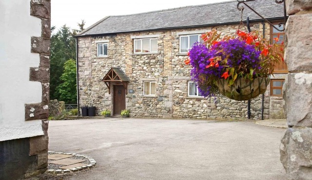Cragside Cottage - a cottage that sleeps 7 guests in 4 bedrooms