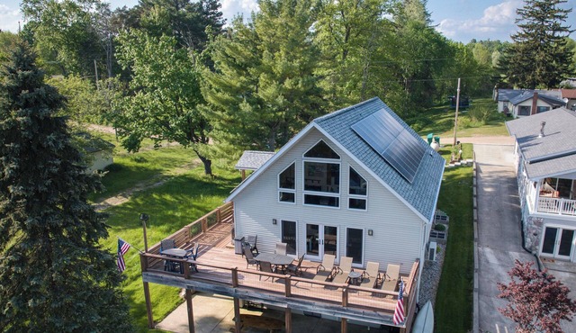 Create FAMILY Memories at Michigan Dream'inn on All Sports Lake Jehnsen