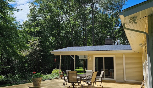 Creekside Forest Retreat, IR Sauna, L2+ EV Charger