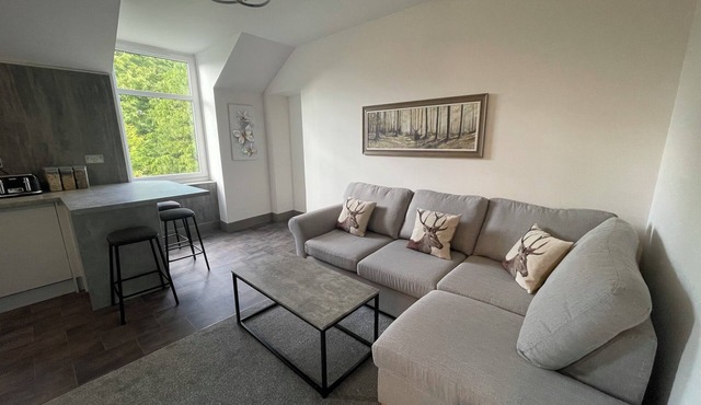 Crown Àros Beag, Ultra Central, 2-bedroom, 2nd Floor Apartment