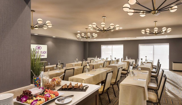 Crowne Plaza Providence-Warwick Airport by IHG