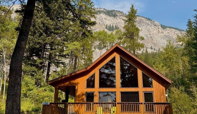 Crowsnest River Chalet - Yeti