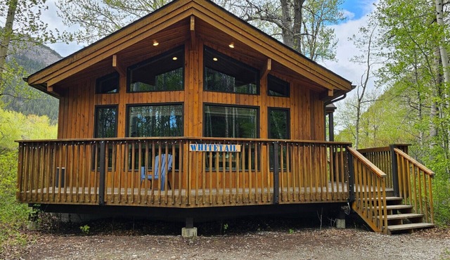 Crowsnest River Chalet - Whitetail