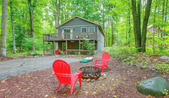 Crystal Mountain Resort Cabin: Golf, Hike, Swim!