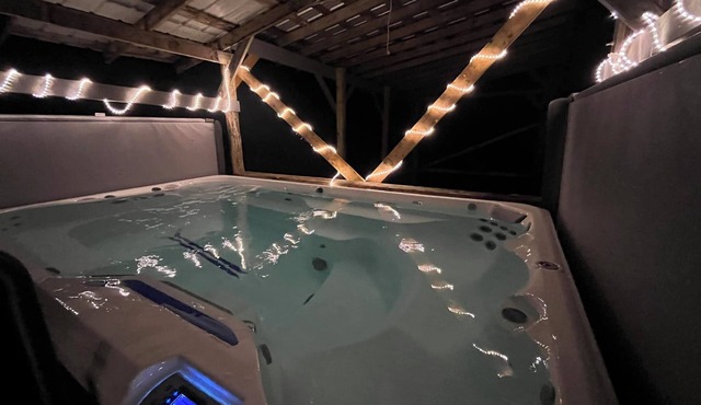 Cumberland Belle Lakehouse 9 bedrm, 20 bed, 7 bath, swimspa/hotub&sauna