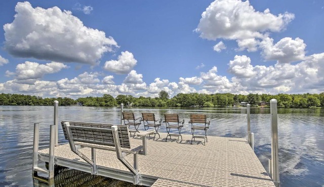 'Cumberland Retreat' w/Lakefront Yard & Dock