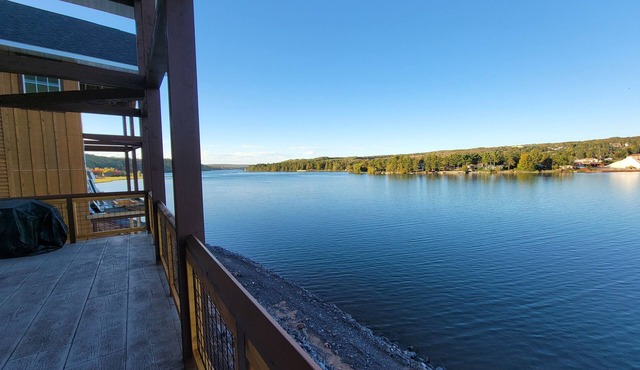 Custom Lakeside Balcony Cabin 20B