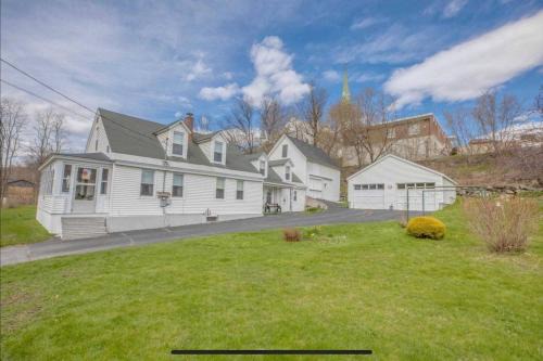 Cute 6-Bedroom Getaway in the heart of Littleton