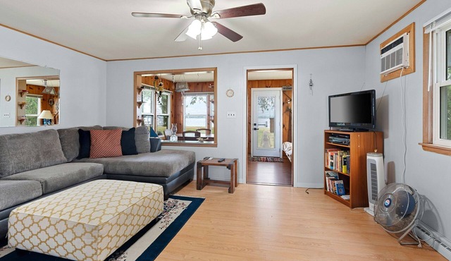 Cute + Cozy Cottage on Lake Butte des Morts