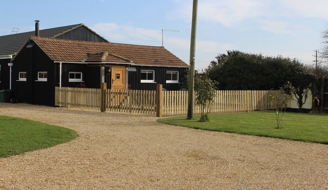 DAIRY COTTAGE. Delightful luxury rustic cottage nr New Forest and South Coast.