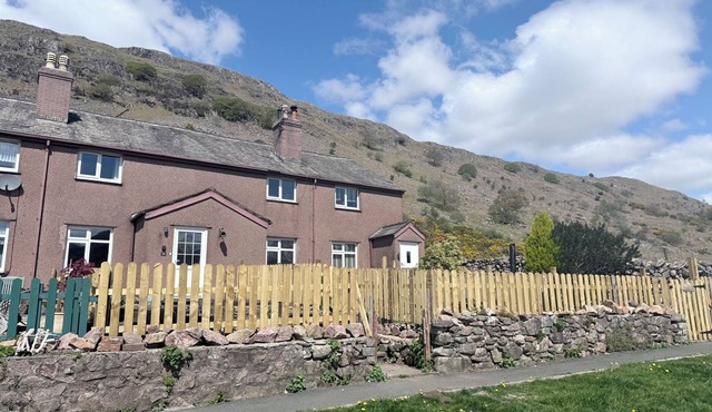 DAKOTA, pet friendly, character holiday cottage in Boot