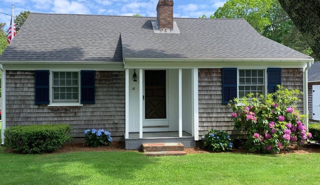 Darling Cape Cottage - Steps from Downtown Harwich Port
