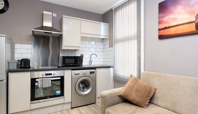 Darlington Centre Double Bed Spacious Apartment 4