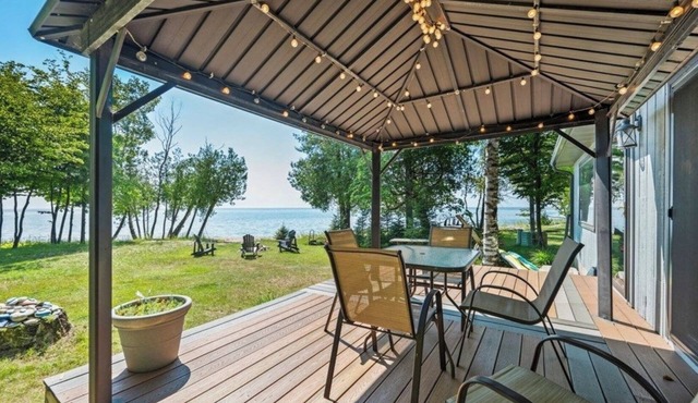 Daybreak Shores – Lake Michigan Retreat – Walkout Beach, Deck & Bonfire Pit