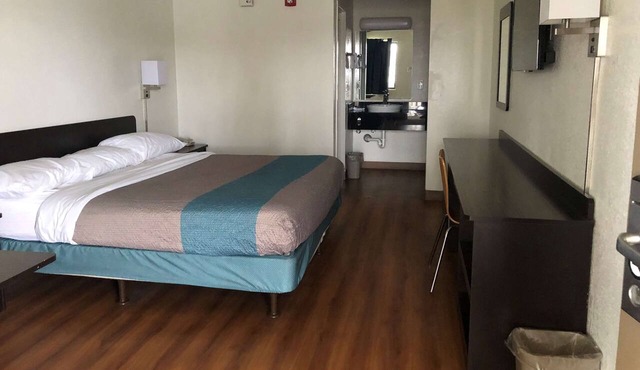 Days Inn by Wyndham Indianapolis South