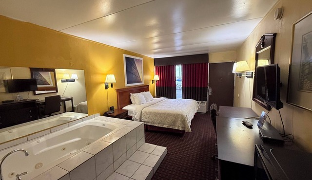Days Inn by Wyndham Seymour