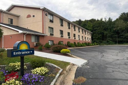 Days Inn by Wyndham Torrington